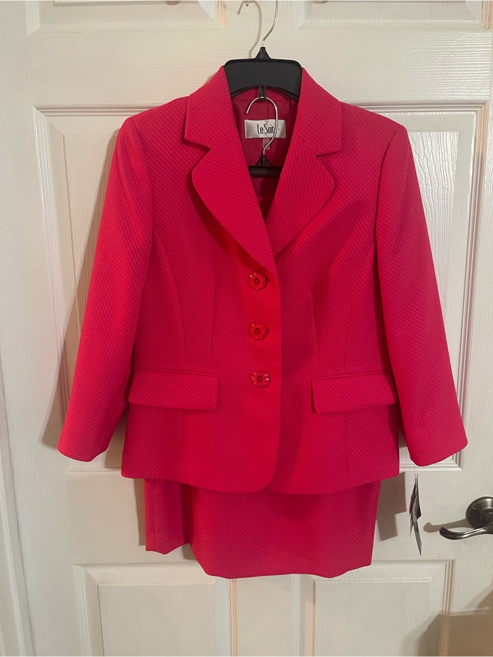 Le Suit Bright Pink Tailored Women's Suit